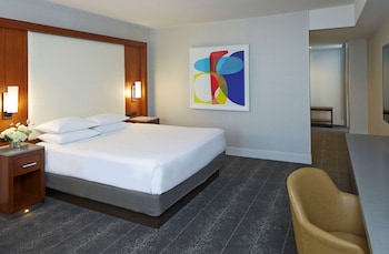 Room, 1 King Bed, Corner