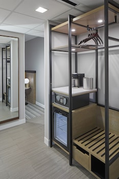 Room, 1 King Bed, Balcony, City View