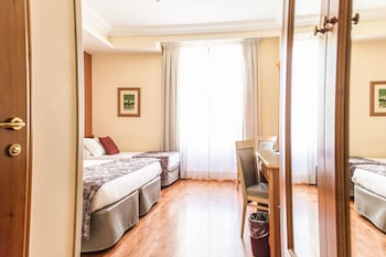 Deluxe Room, Balcony, City View