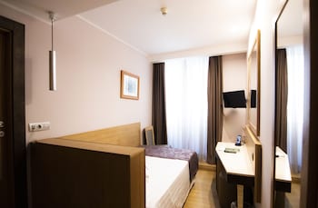 Room, 1 Large Twin Bed (Small - French Bed)