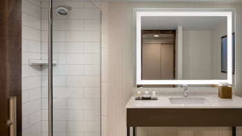 Standard Room, 1 Queen Bed