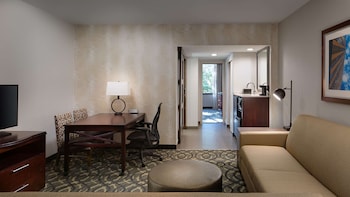 Suite, 1 King Bed, Accessible, Corner (Bathtub)