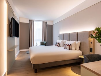Deluxe Room, 1 King Bed