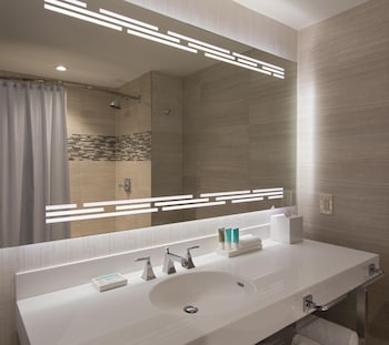 Room, 2 Queen Beds, City View