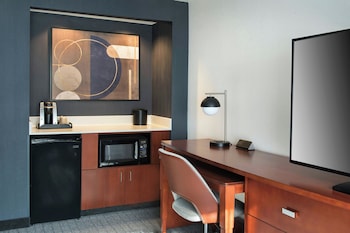 Suite, 1 Bedroom (Mobility/Hearing Accessible, Tub)