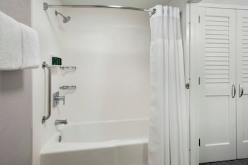 Room, 2 Double Beds (Mobility Accessible, Tub)