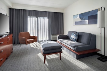 Suite, 1 Bedroom (Mobility/Hearing Accessible, Tub)
