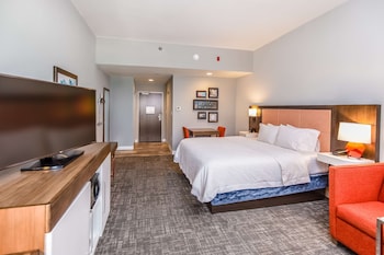 One King Bed, Gulf View With Balcony, Non-Smoking