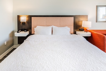 One King Bed, Accessible, Gulf View With Balcony, Non-Smoking