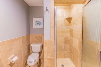 1 Bedroom Suite w/Kitchen, 2 Balconies, Gulf Front,  Non-Smoking