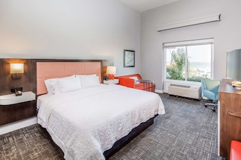 One King Bed, Acessible, Gulf View - No Balcony, Non-Smoking