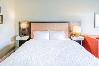One King Bed, Acessible, Gulf View - No Balcony, Non-Smoking