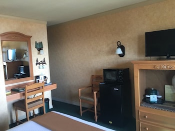 Deluxe Room, 1 Queen Bed