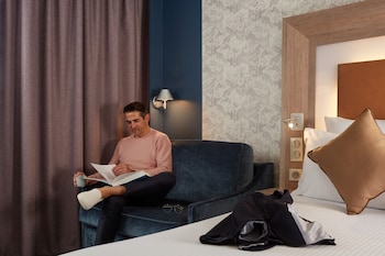 Executive Room, 1 Queen Bed with Sofa bed