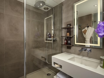 Executive Room, 1 Queen Bed with Sofa bed