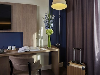 Executive Room, 1 Queen Bed with Sofa bed