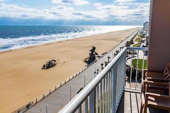 Classic Room, 2 Queen Beds, Oceanfront (First Floor)