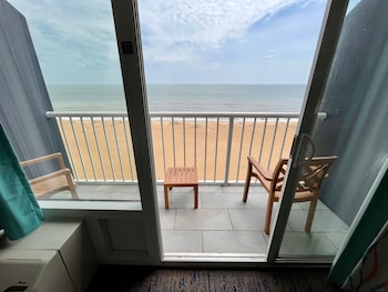 Classic Room, 1 King Bed, Ocean View (Study, Chaise)