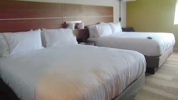 Suite, 2 Queen Beds, Non Smoking