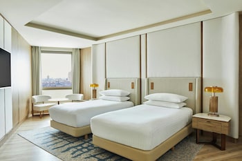 Superior Room, 2 Twin Beds, City View