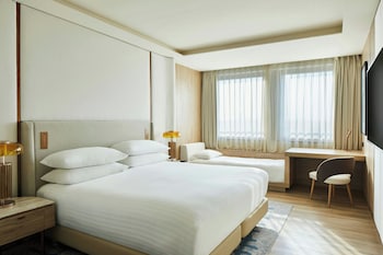 Superior Room, 1 King Bed with Sofa bed, City View
