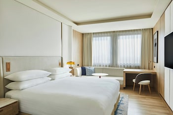 Superior Room, 1 King Bed, City View