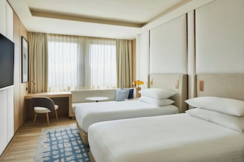 Superior Room, 2 Twin Beds, City View
