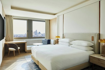Superior Room, 1 King Bed, City View