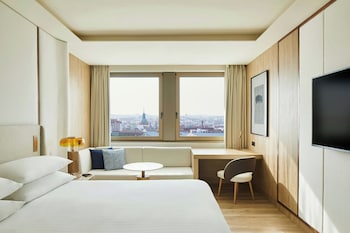 Superior Room, 1 King Bed, City View