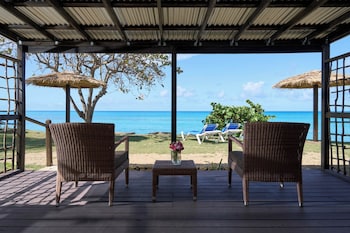 Beachfront Bungalow (2 Double Beds)