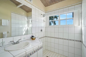 Garden View Bungalow(1 King Bed)