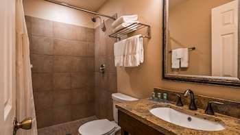 Standard Room, 2 Queen Beds, Non Smoking, Mountain View