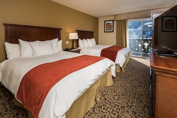 Standard Room, 2 Queen Beds, Non Smoking, Mountain View