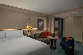 Room, 1 King Bed, Roll-in Shower, Balcony