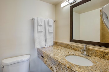 Standard Room, 1 Queen Bed, Non Smoking, Refrigerator & Microwave