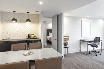 King Suite with Harbour View