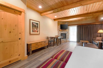 Suite, 1 King Bed, Non Smoking, Jetted Tub (Pet Friendly;with Sofabed)