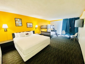 Family Room, Multiple Beds