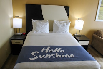 Standard Room, 1 Queen Bed