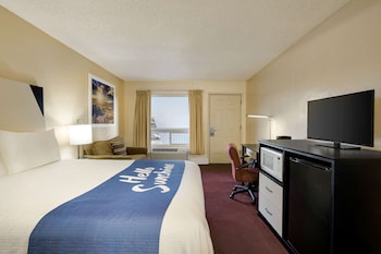 Standard Room, 1 Queen Bed