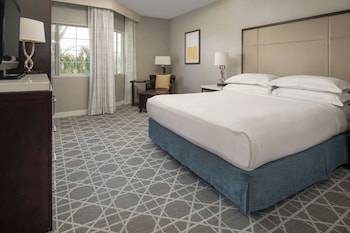 Suite, 1 King Bed, Patio