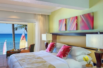 Ocean Front Room, Guest room