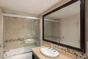Junior Suite, 2 Bedrooms, Balcony (Ocean)