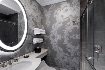 Standard Double (Mobility & Hearing Accessible with Tub)