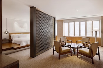 Club Suite, 1 King Bed, City View
