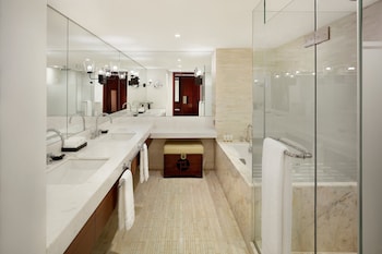 Premium Suite, 1 King Bed