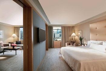 Executive Suite, 1 King Bed, City View