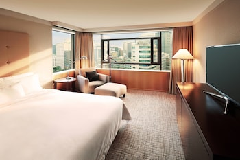 Executive Suite, 1 King Bed, City View