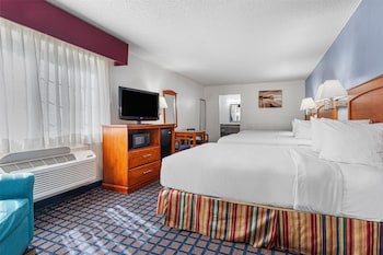 Standard Room, Multiple Beds, Non Smoking, Refrigerator & Microwave