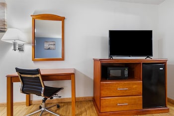 Suite, 1 King Bed, Non Smoking, Refrigerator & Microwave (with Single Sofabed;Larger Room)